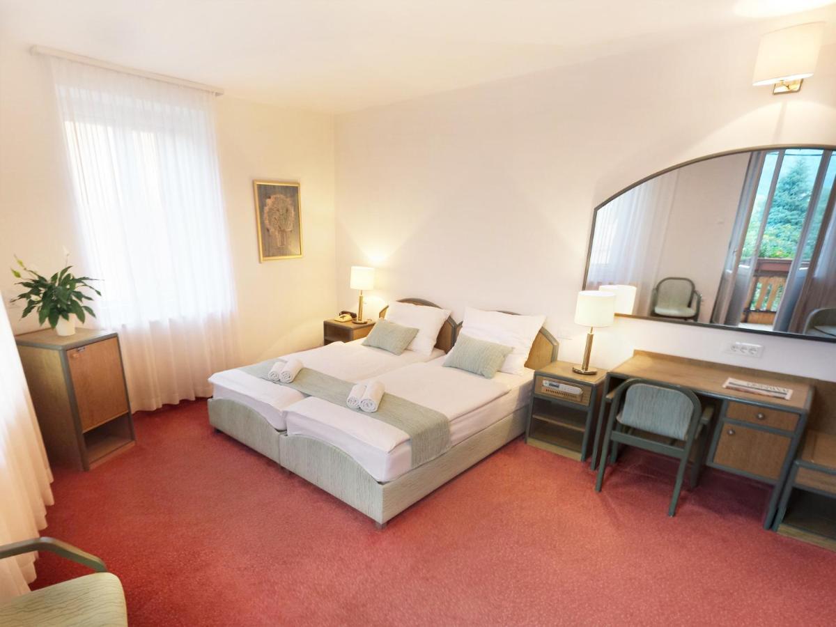 Hotel Lucija Most na Soči Kültér fotó