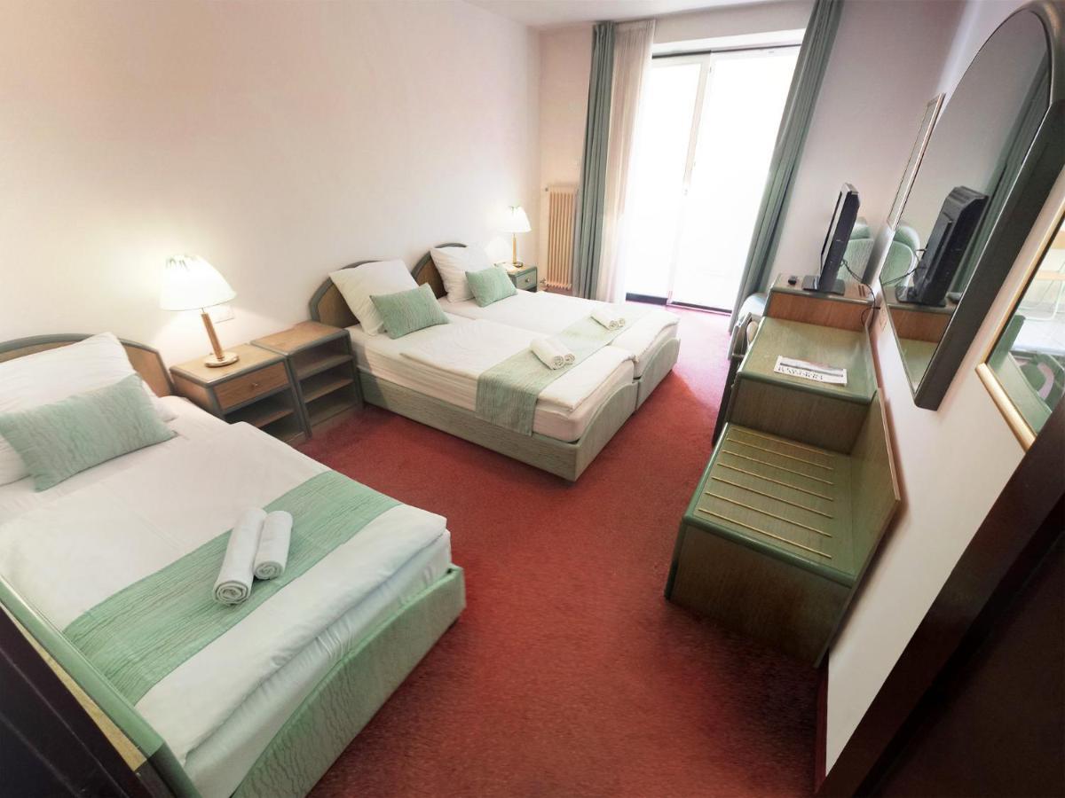 Hotel Lucija Most na Soči Kültér fotó
