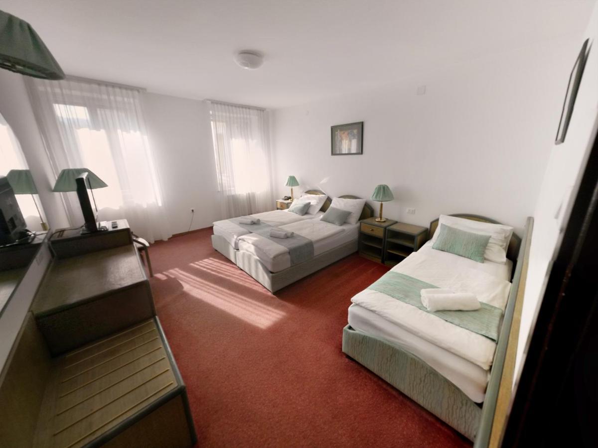 Hotel Lucija Most na Soči Kültér fotó