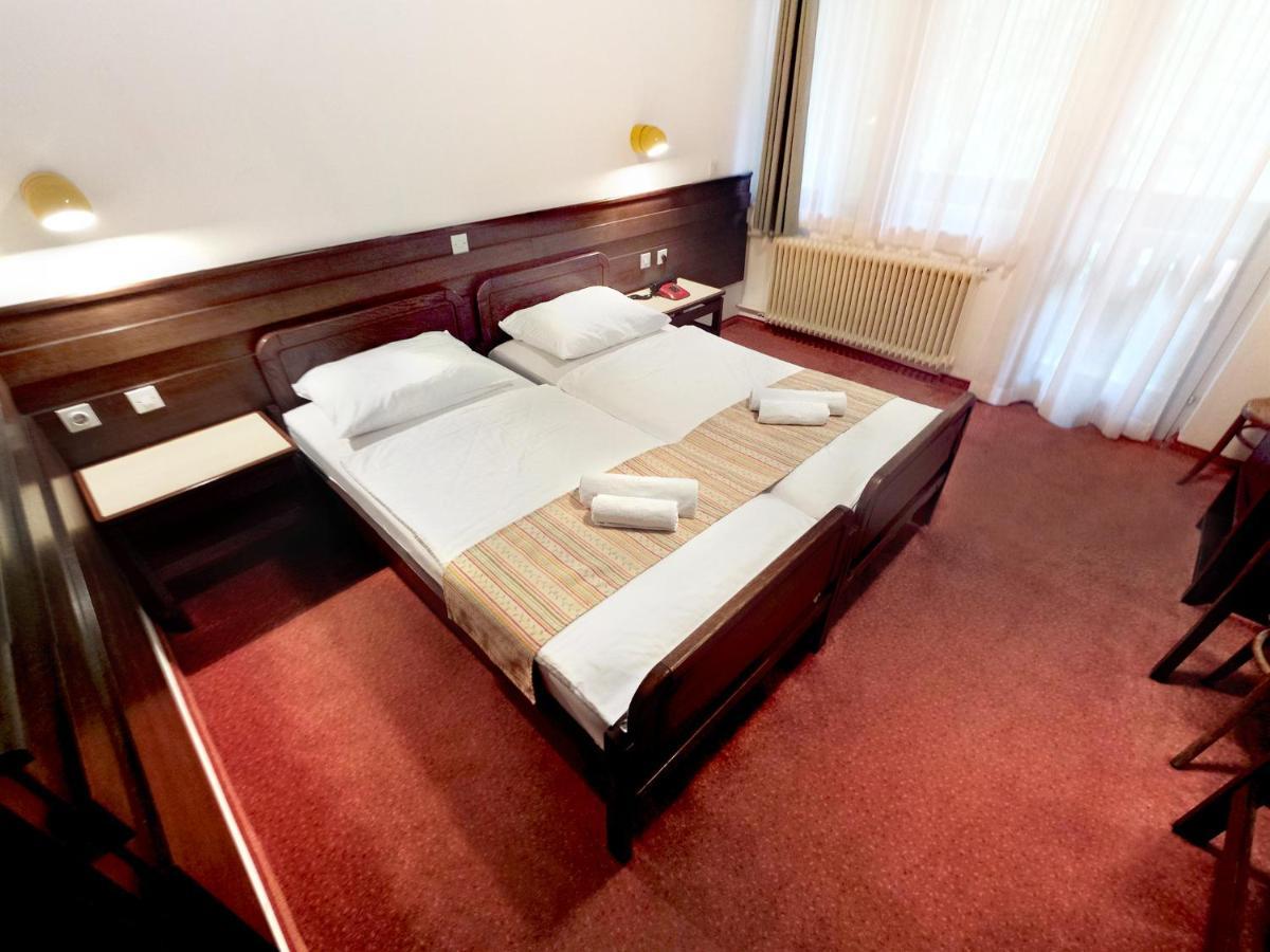 Hotel Lucija Most na Soči Kültér fotó